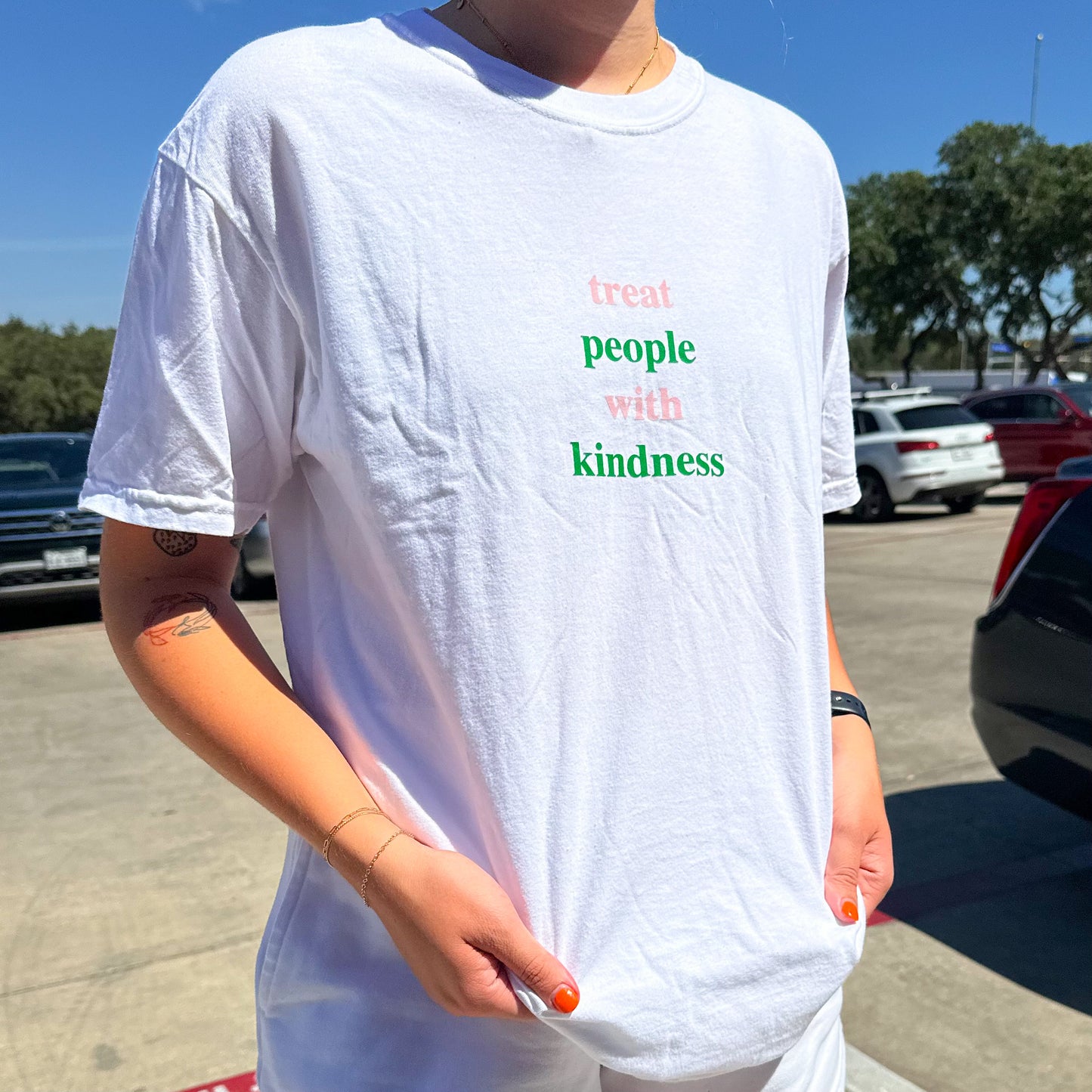 Treat people with kindness T-shirt - White