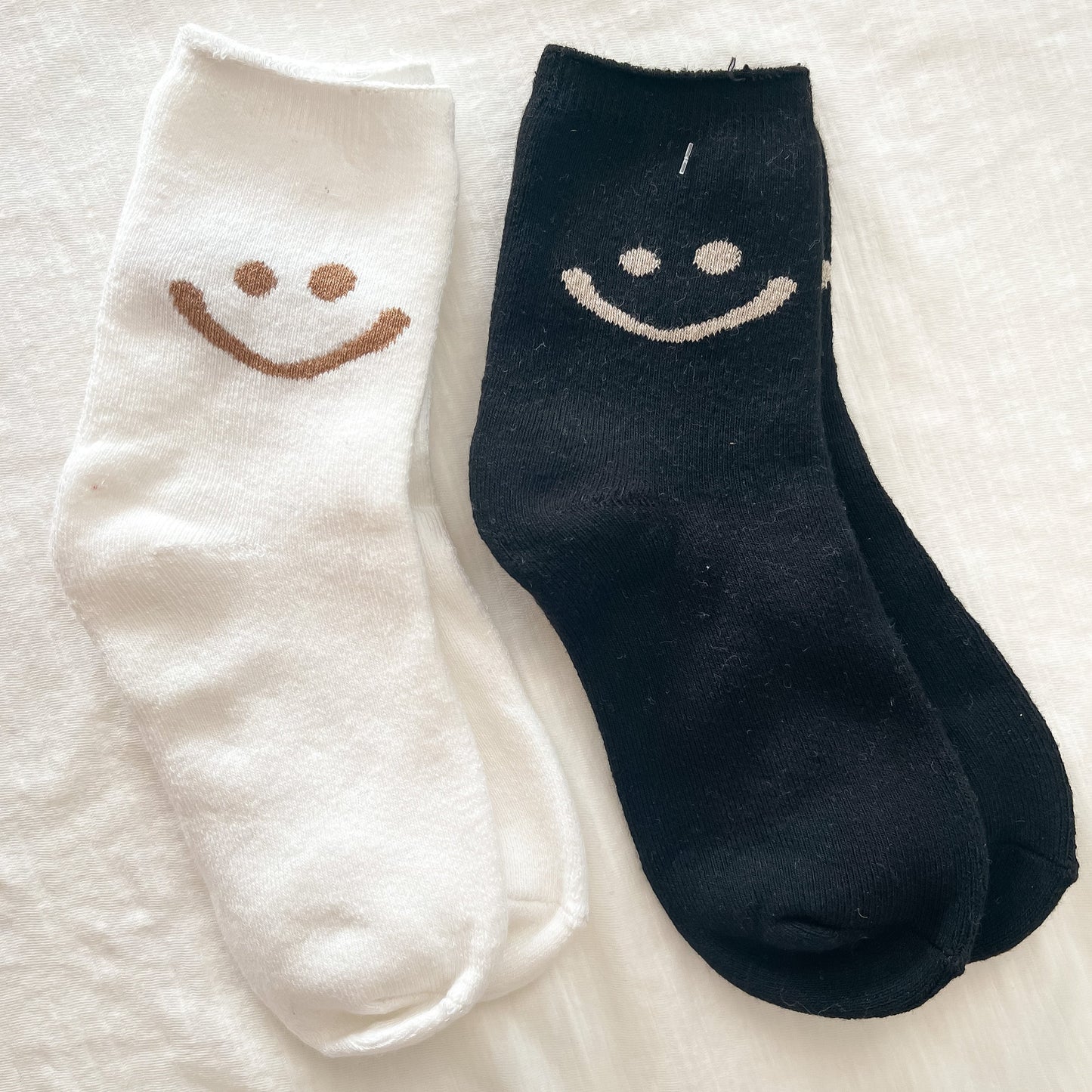 Neutral smile socks