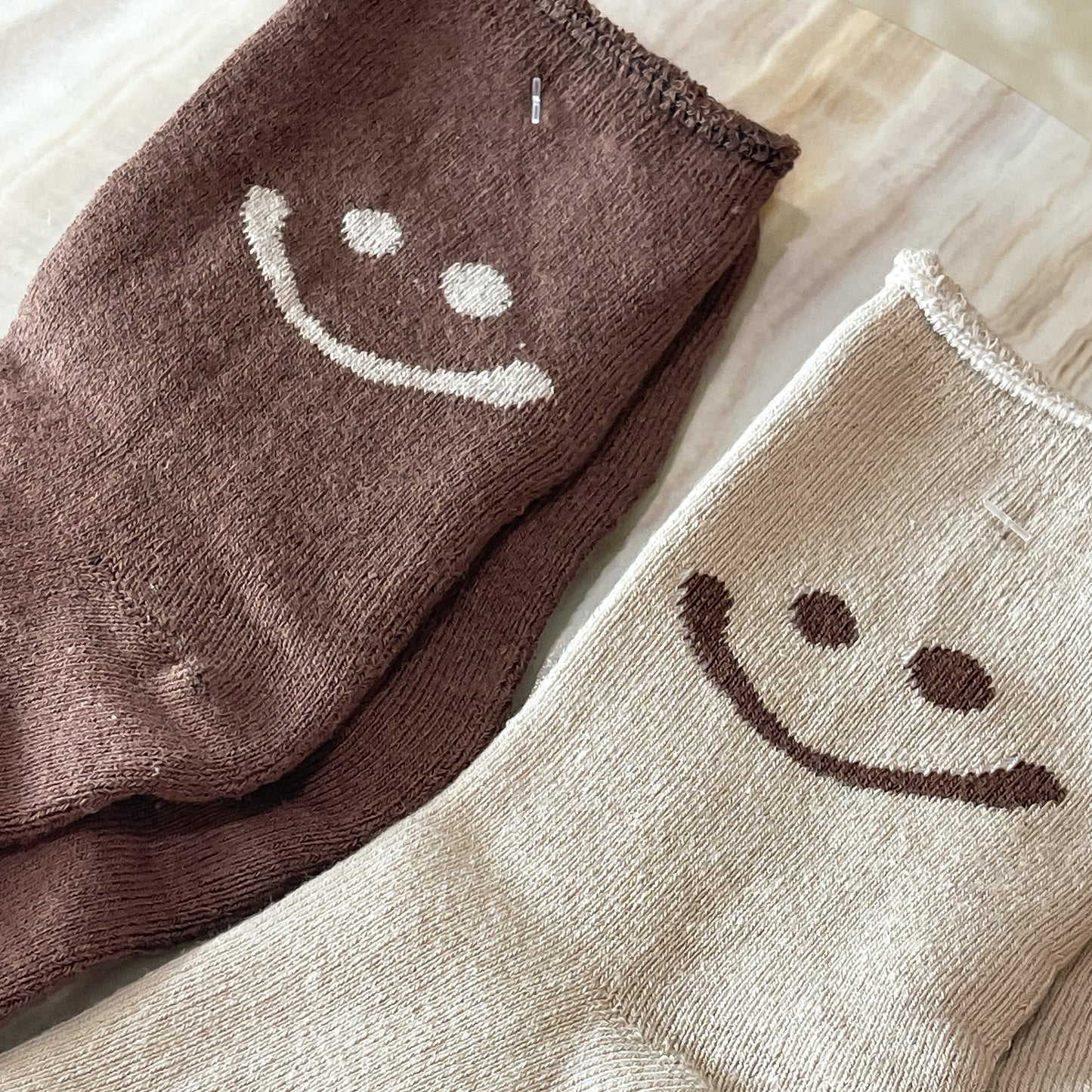 Neutral smile socks